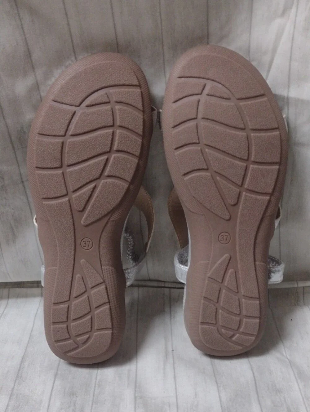 Duo Mei Zu Yuan Silver Rhinestone Elastic Back Sandals (J1314)